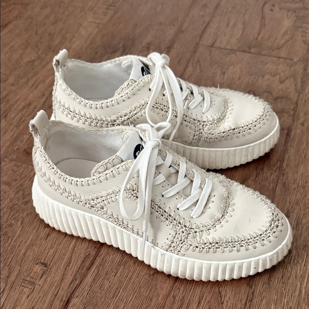 Sneakers-Coconuts by Matisse -size 8